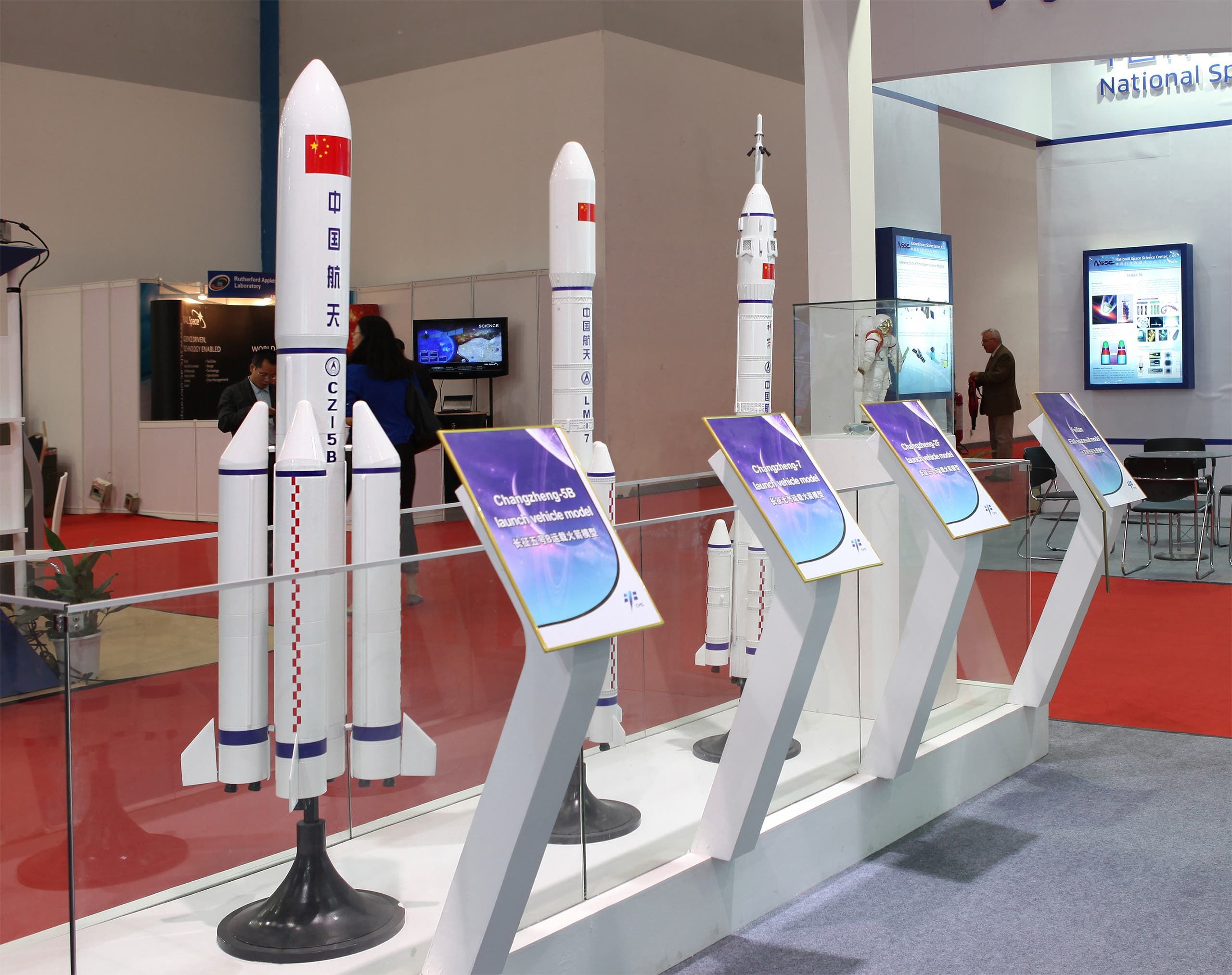 مجسمات لصواريخ فضاء صينية (شترستوك))