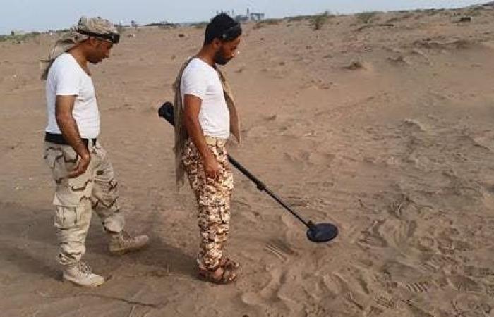 شاهد.. اكتشاف وتفكيك أكبر حقل ألغام حوثي في الحديدة