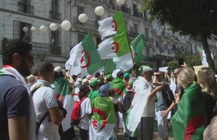 لجنة الحوار بالجزائر: متمسكون بطلب إطلاق سراح شباب الحراك