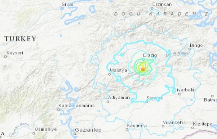 زلزال بقوة 5.3 درجة يهز شرق تركيا