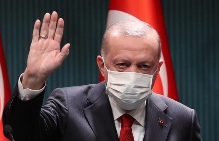 أردوغان ينتقد محجبات المعارضة.. وموجة ردود غاضبة