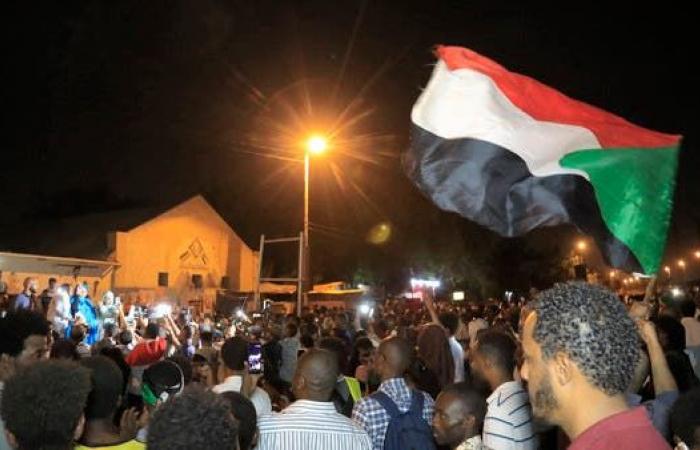 السودان.. الجيش يغلق الطرق المؤدية لمقر قيادته بالخرطوم