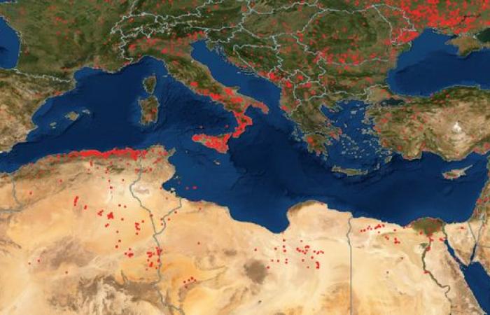 النيران تحاصر البحر المتوسط.. وموجة الحر تفاقم الحرائق