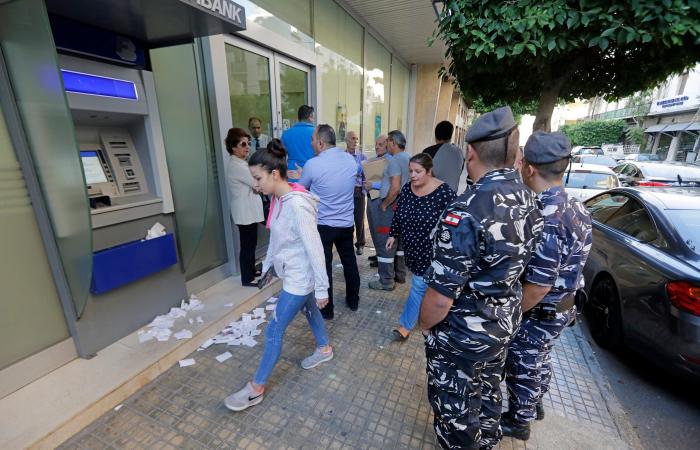 في لبنان الغارق بأسوأ أزماته.. خطوات موجعة أمام الحكومة