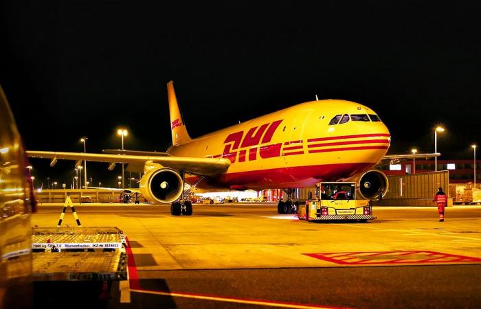 DHL توقف شحن الاستيراد إلى روسيا