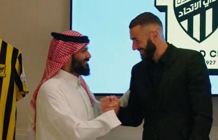 بالفيديو ـ بنزيمة يوجه رسالة بالعربية بعد التعاقد مع الاتحاد السعودي رسمياً