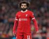 بالفيديو: محمد صلاح يقدم قميص المنتخب إلى السيسي